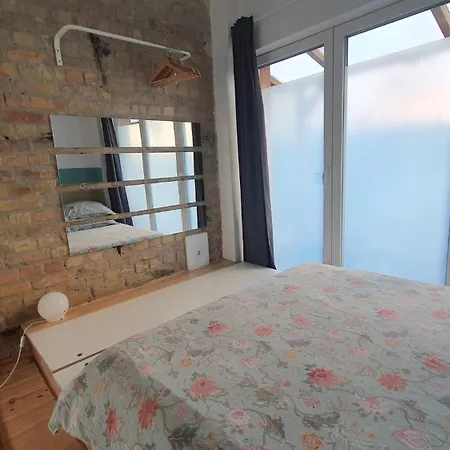 Squat Deluxe Berlin, The Hostel-2